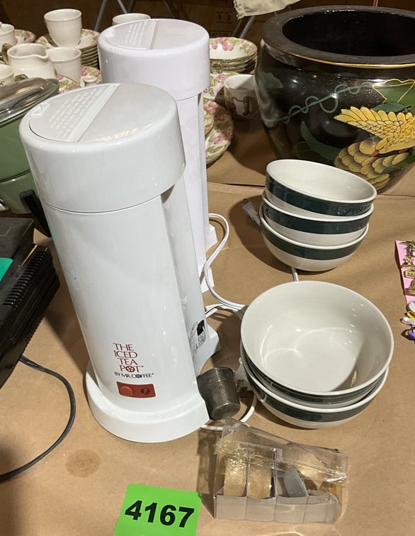 5 Bowls, 2 Iced Tea Makers, Sm Crock Pot, Waffle Maker