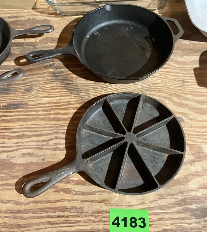 Cast Iron Skillet & Corn Bread Skillet