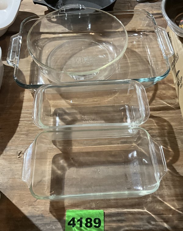 2 Pyrex, 2 Anchor Hocking Baking Dishes