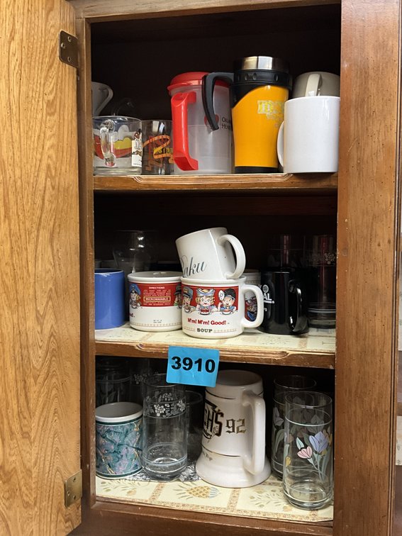 4 Cabinets, Coffee Cups, Glasses and Bowls