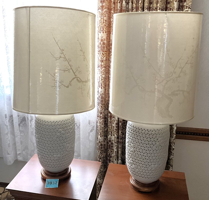 2 LG Lamps W/ Japanese Lamp Shades
