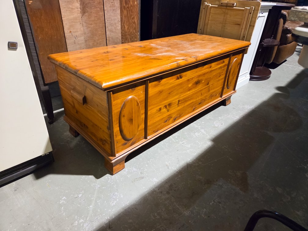 Vintage Lane Cedar Chest