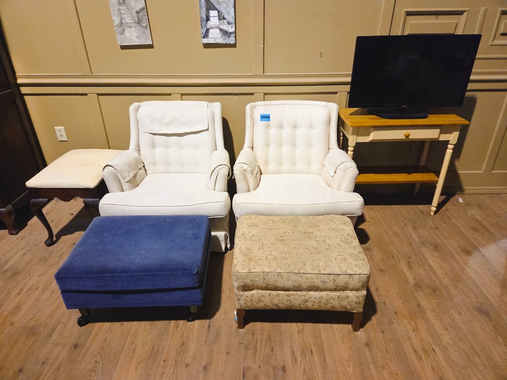 Misc Vintage Furniture 32 Inch LG TV (No Power Cord)