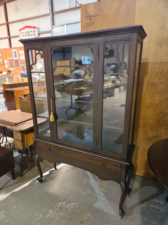 Vintage Curio/China Cabinet