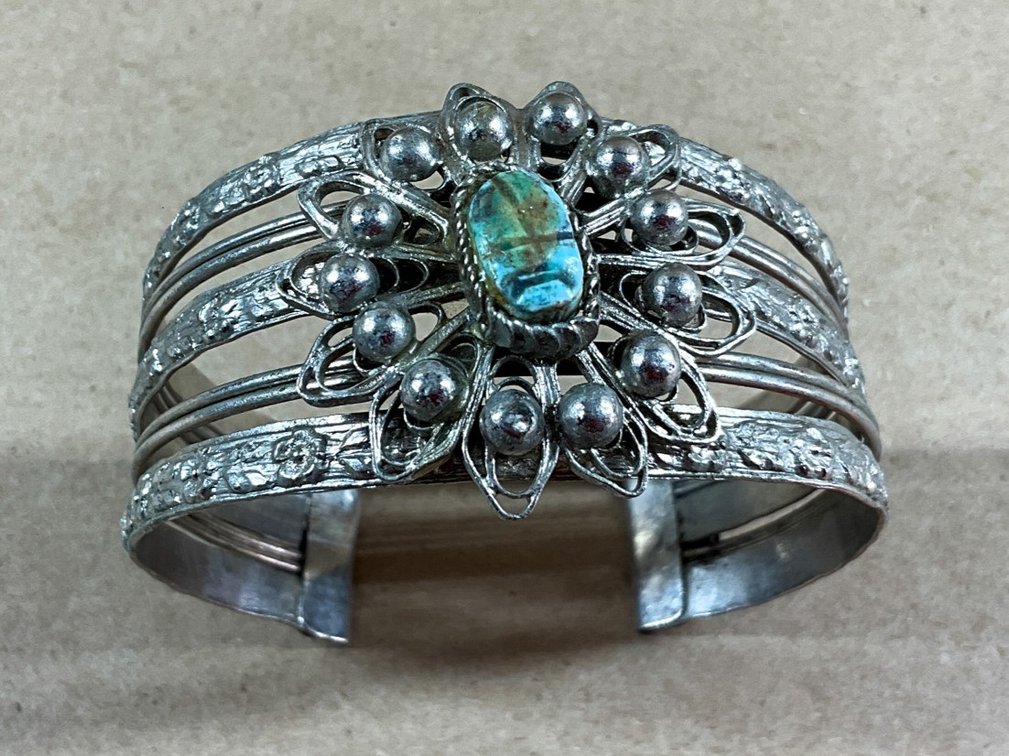 Vintage Mexican-Inspired Silver-tone Metal Floral Cuff With Green Stone