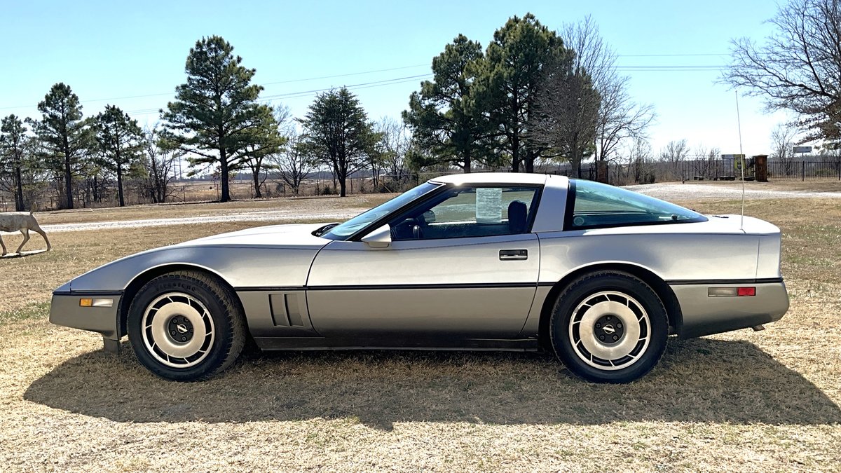 1984 Chevy Corvette - Silver