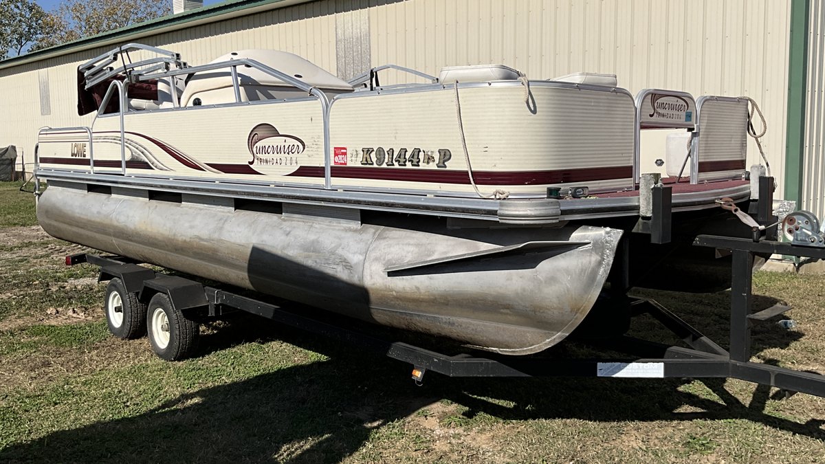 2002 Lowe Pontoon Boat & YAMA Motor
