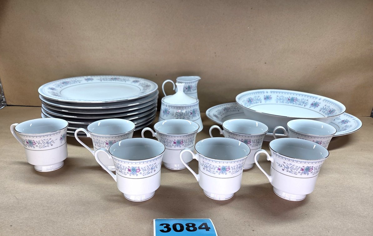 1986 Crown Ming Harmony Pattern Fine China