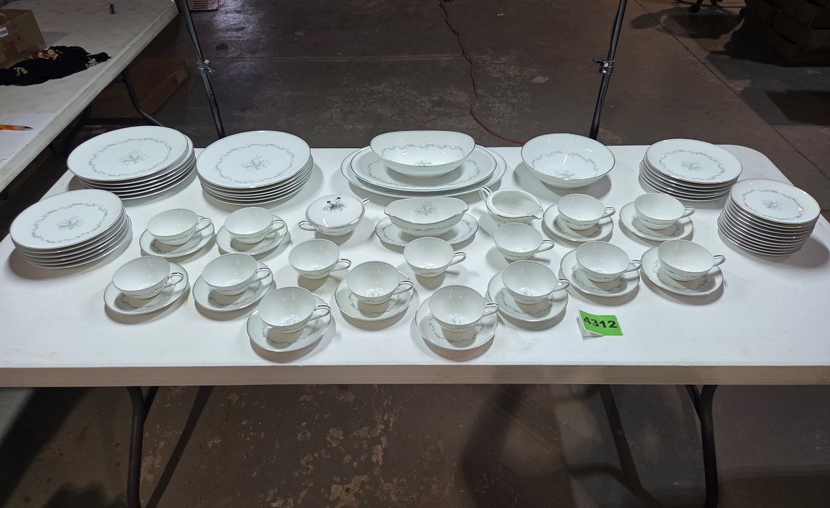 Fine China Dinnerware Set