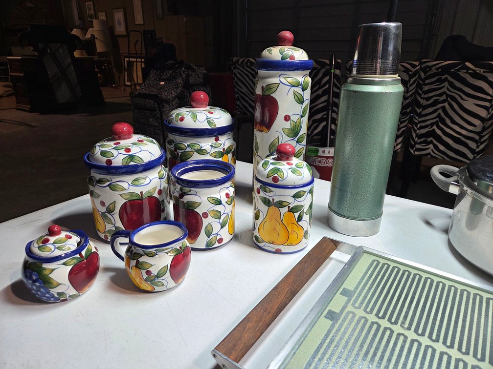 Kitchen Canisters & Other Cookware