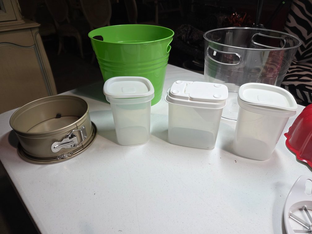 Kitchen Items, Cake Tray