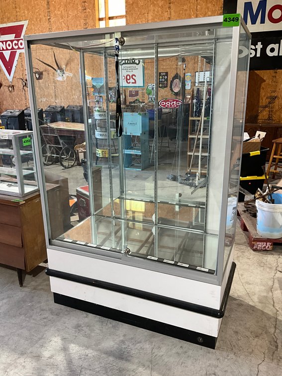 24" X 48" X 6' Display Case W/ 2 Glass Shelves