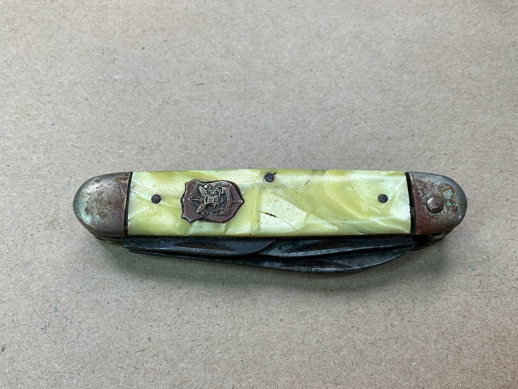 Vintage Boy Scouts - Yellow Unmarked Pocket Knife