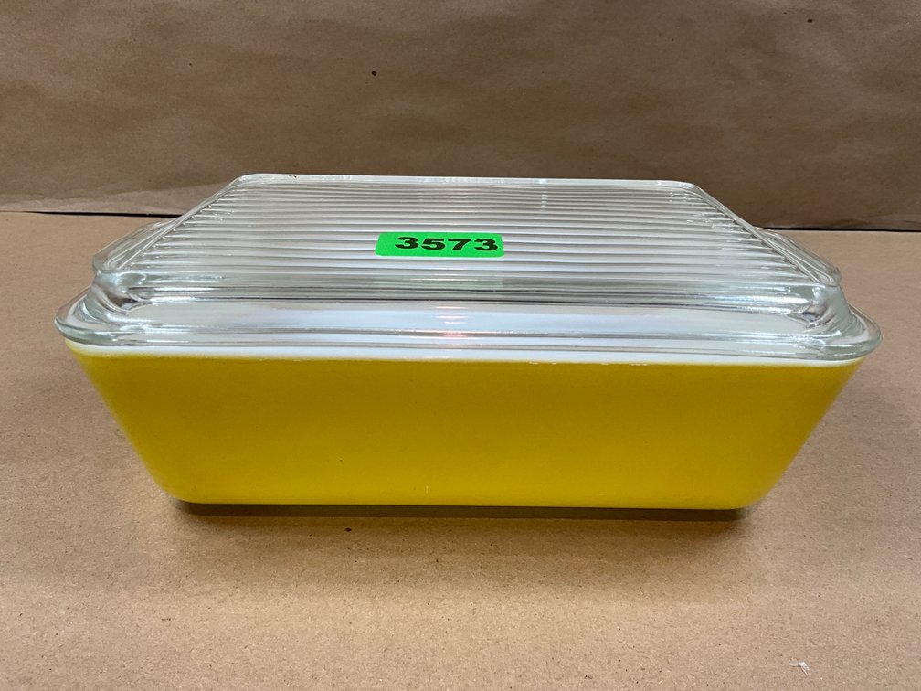 1 Yellow Pyrex Refrigerator Dish With Lid