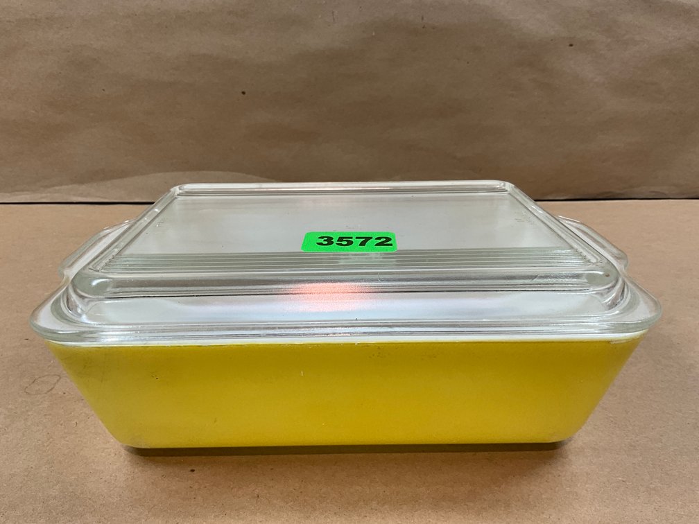 1 Yellow Pyrex Refrigerator Dish With Lid