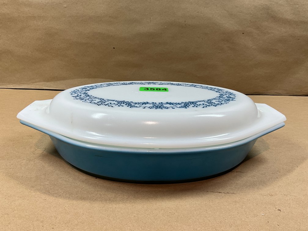 1 Blue Ivy Pyrex Divided Casserole Dish With Lid
