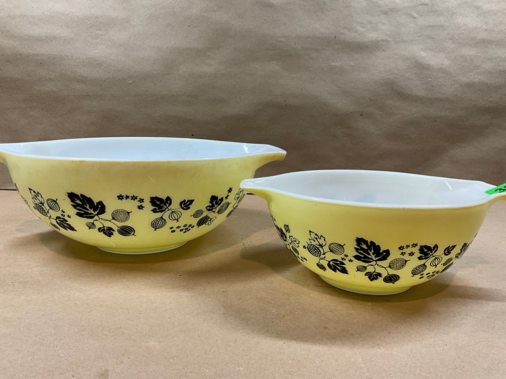 2 Pyrex Gooseberry Yellow Cinderella Bowls