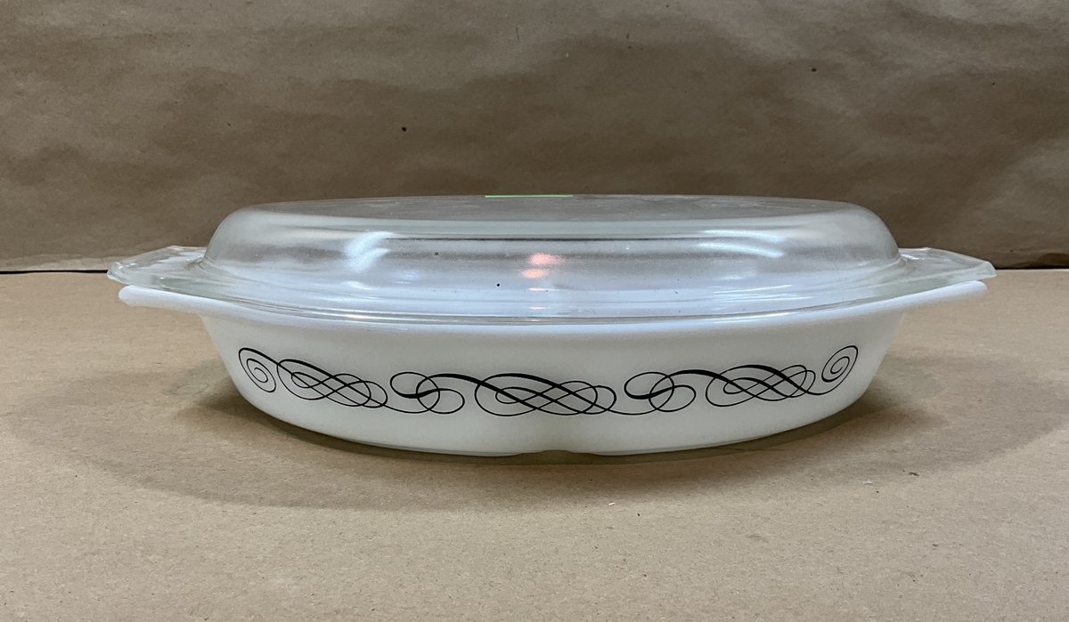 Pyrex Scroll Pattern Divided Casserole Dish With Lid