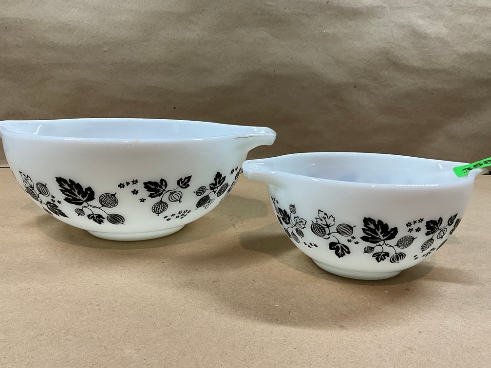 2 Pyrex Black On White Gooseberry Cinderella Bowls