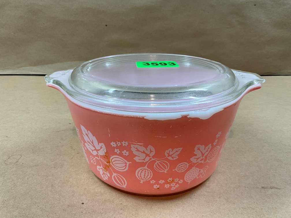 Pyrex White On Pink Gooseberry 1 Qt Dish