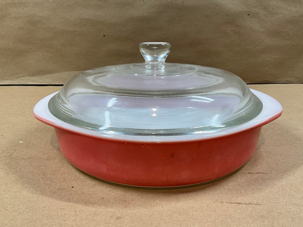 1 Round Flamingo Pink Pyrex Casserole Dish