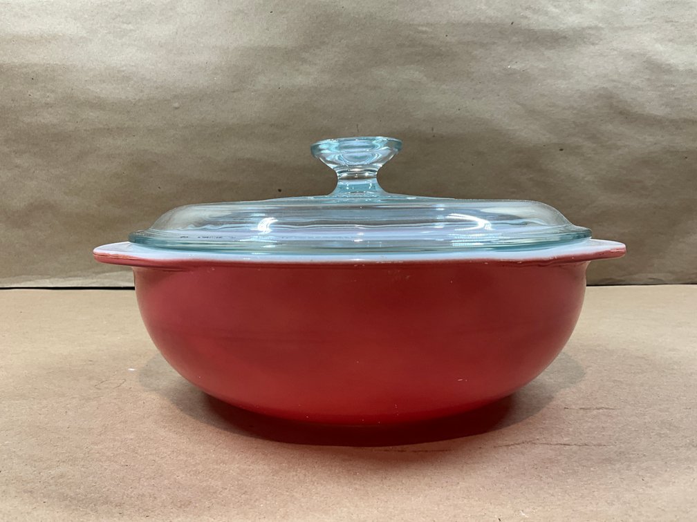 1 Round Flamingo Pink Pyrex Casserole Dish
