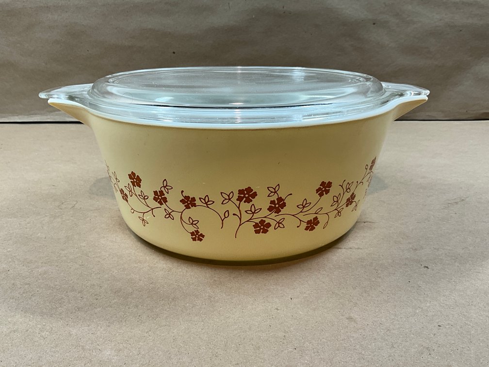 1 Pyrex Trailing Flowers Casserole Dish With Lid