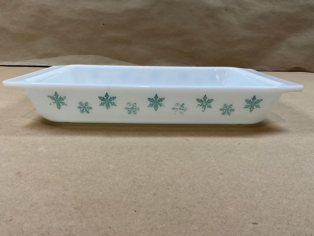1 Pyrex Snowflake 1.5 Qt Baking Dish