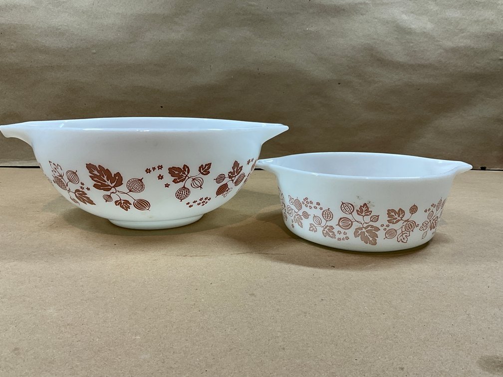 Set Of Two Pyrex Gooseberry Mixing Bowls