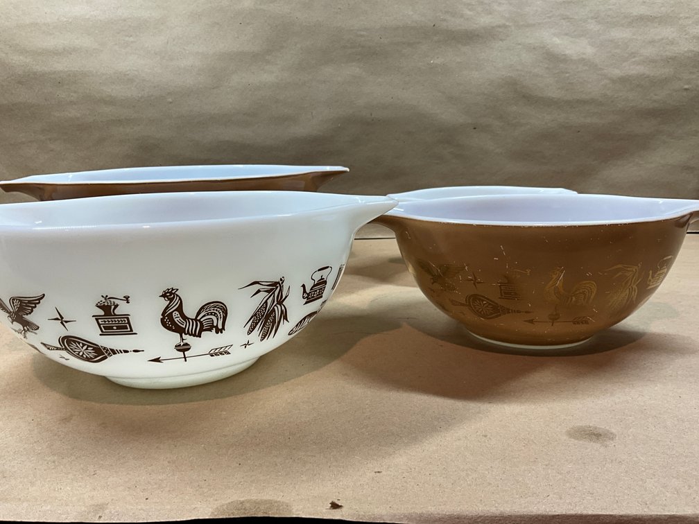 Set Of Four Pyrex Early American Mixing Bowls