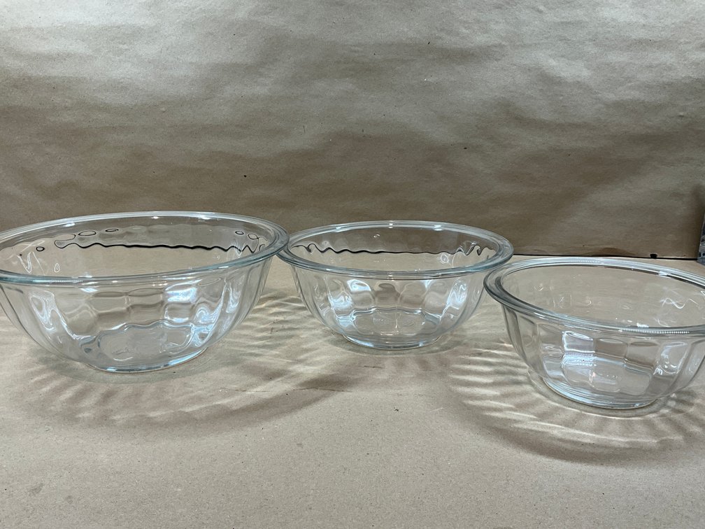 Set Of 3 Pyrex Clear Mixing Bowls
