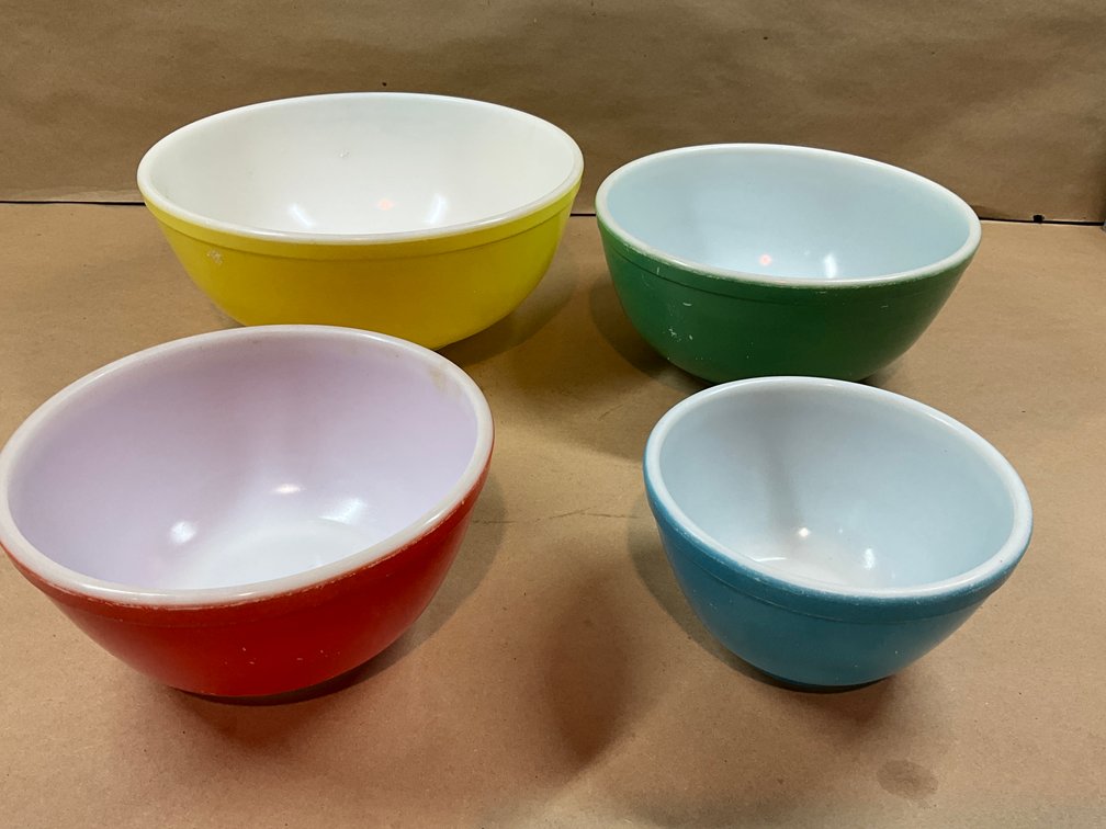 4 Pcs Pyrex Primary Colors Mixing Bowls