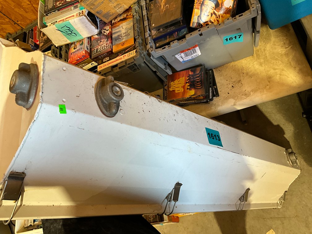 4 Ft Shop Light w/Glass Cover