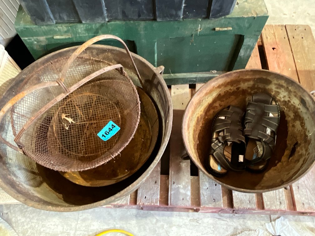 Cast Iron Pots, Hanging Metal Screen