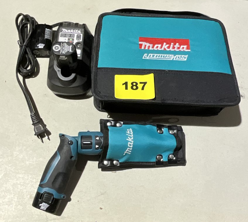Makita TD021D Screw Gun + Charger