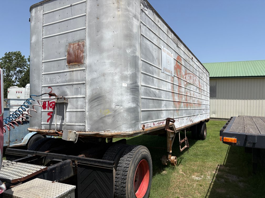 Kentucky 30' Semi-Trailer (Bill of Sale Only)