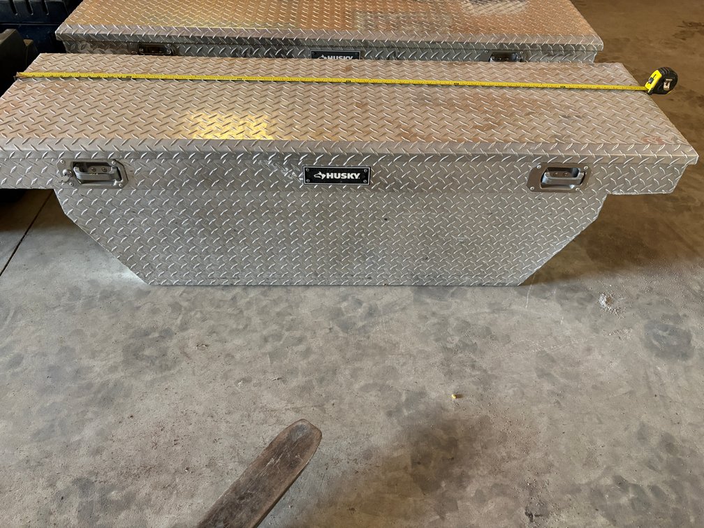 Husky Cross Bed Tool Box (Full Size w/ Key)