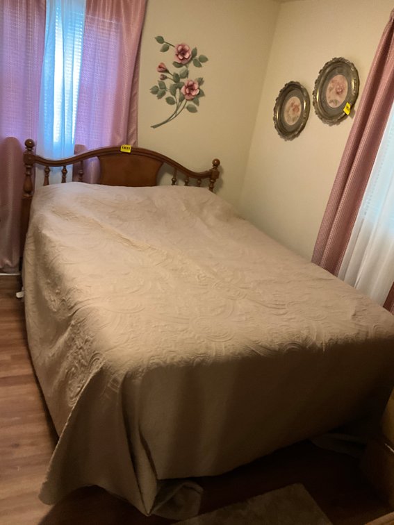 Bedroom Set-Bed, Dresser w/ Mirror & Chest