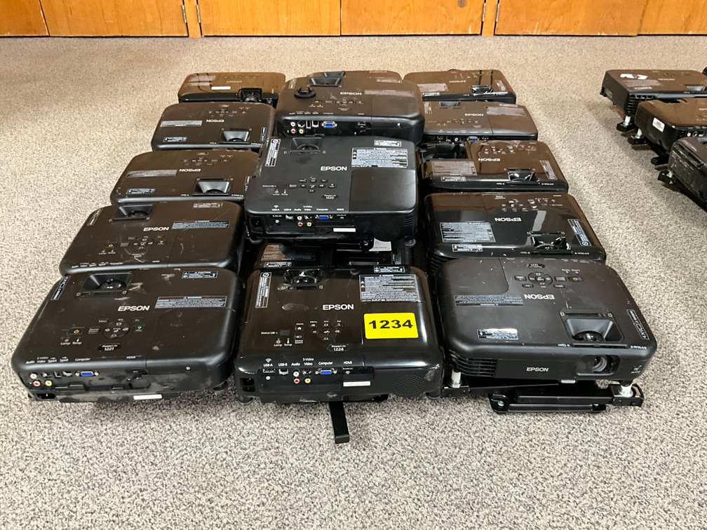17 Epson Powerlite 1221 Projectors