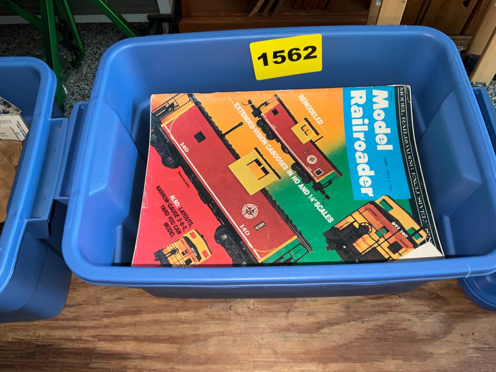 Small Tote Railroad Model Magazine & Car & License