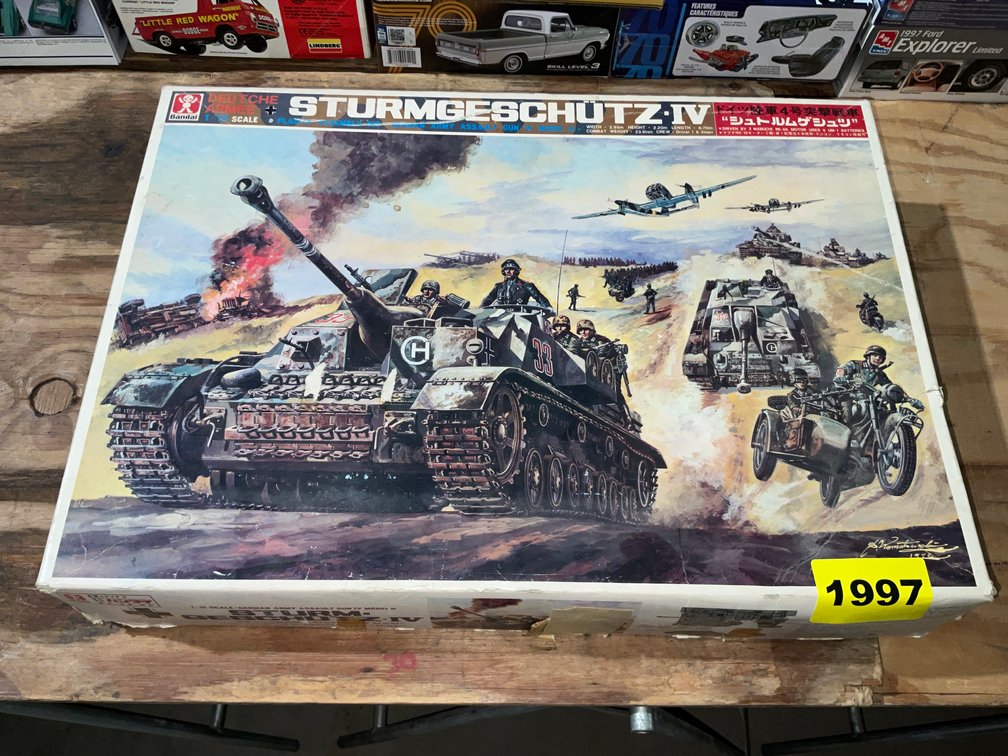1 Bandai 1/65 Scale #4106-2800