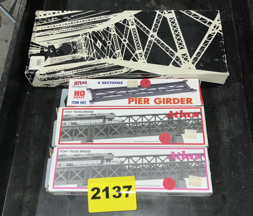 2 Atlas C&o Power Packs Bridges 1-#82 Pier Girder 1-Pratt Truss Bridge