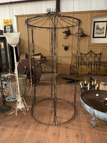 Image for Vintage Vogue: Furniture & Decor Auction