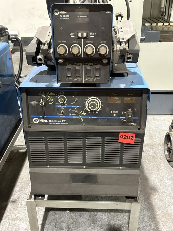 Miller Dimension 452 CC/CV-DC Welding Power Source
