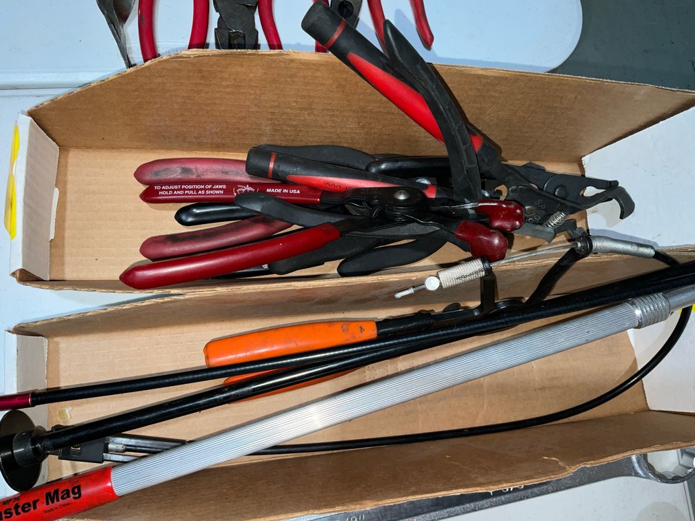 Mac Tools Assorted Pliers, Spark Plug Wire Pullers, Magnets And Claw-Style Pickup Tools