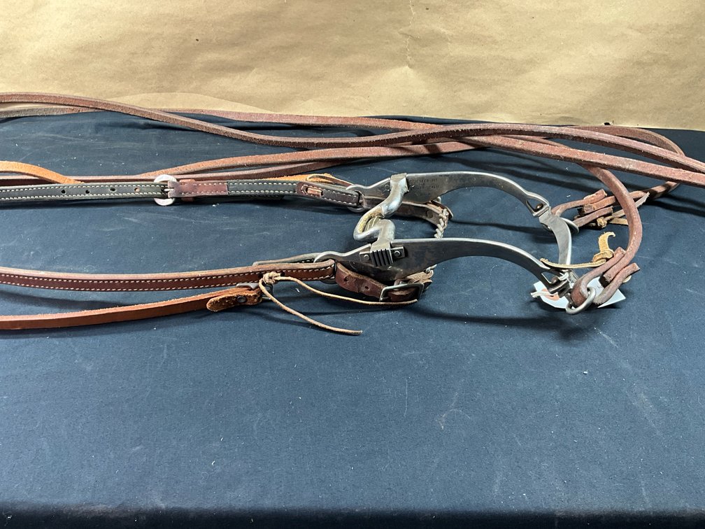 Sliester Medium Port Hinged Shank Roller Bit With Leather Headstall And Split Reins