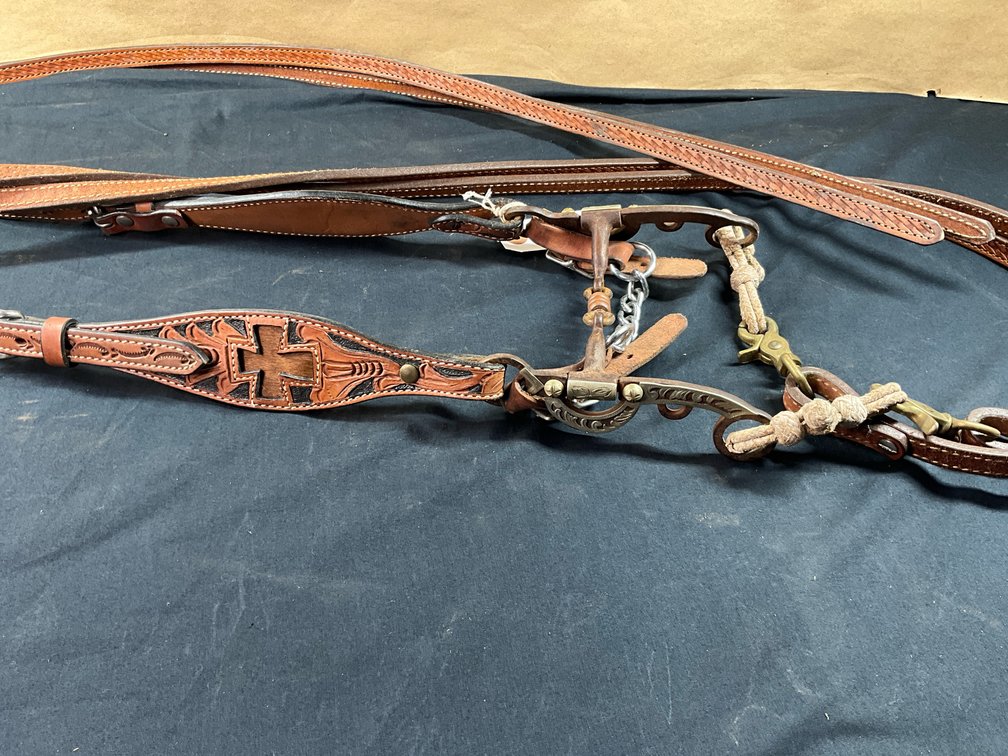 Curb Bit With Copper Roller With Nice Leather Headstall And Split Reins