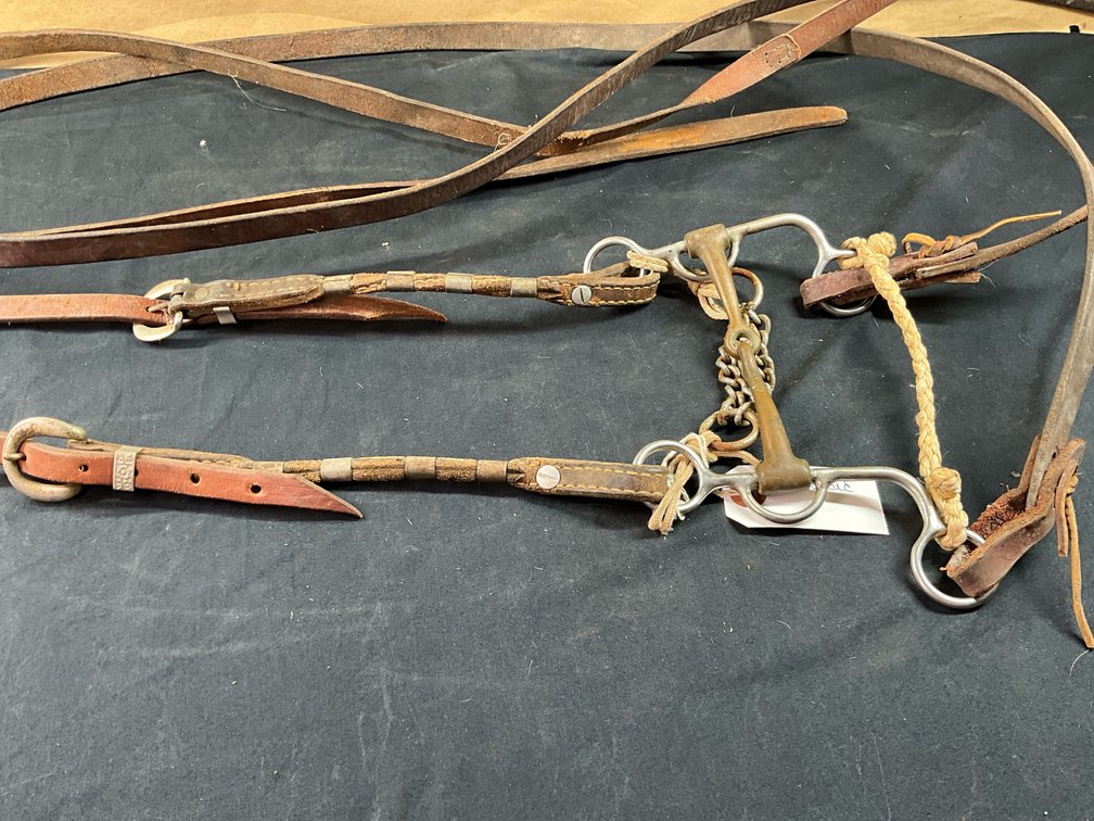 Loose Shank Broken Mouthpiece Snaffle Bit With Leather Headstall And Split Reins