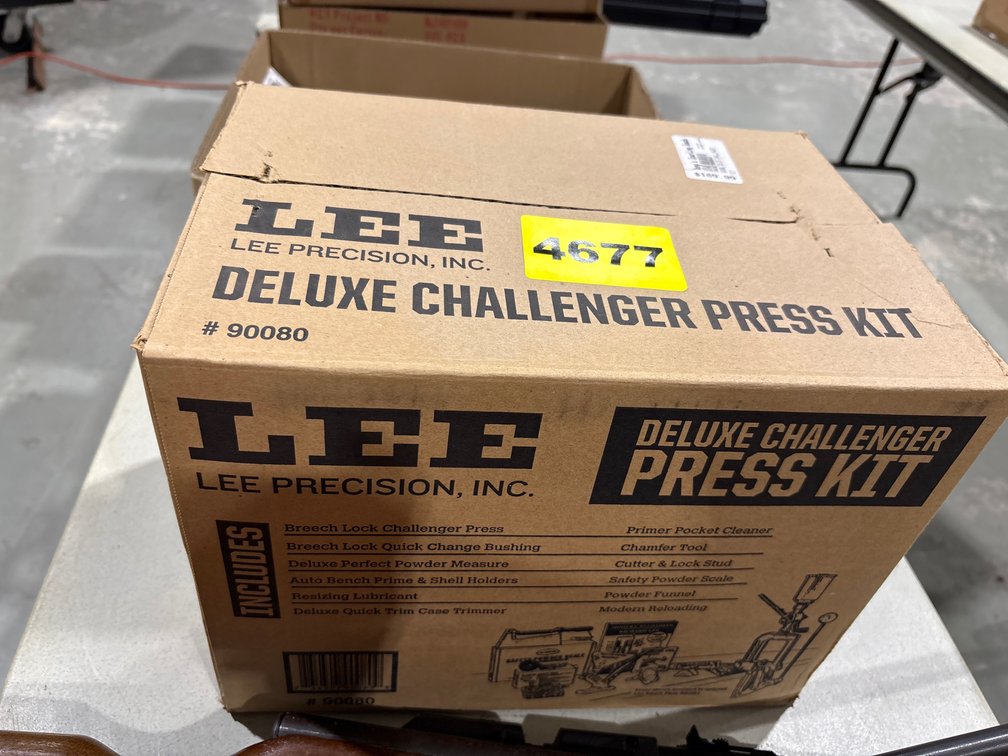 Lee Deluxe Challenger Press Kit (NIB)