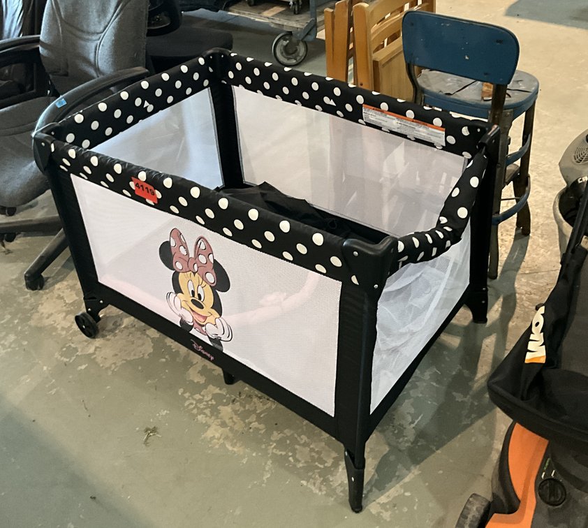 Baby Crib & 3 Chairs 